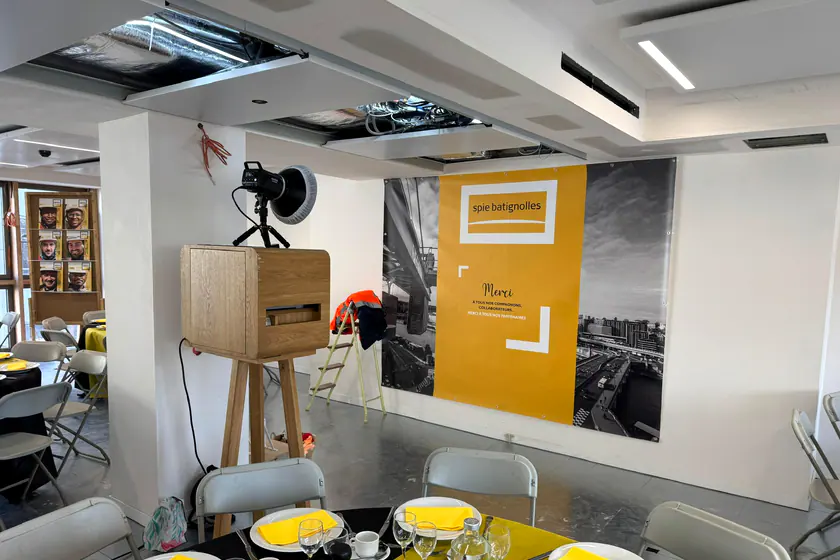 Borne bois Event Pic dans un environnement professionnel